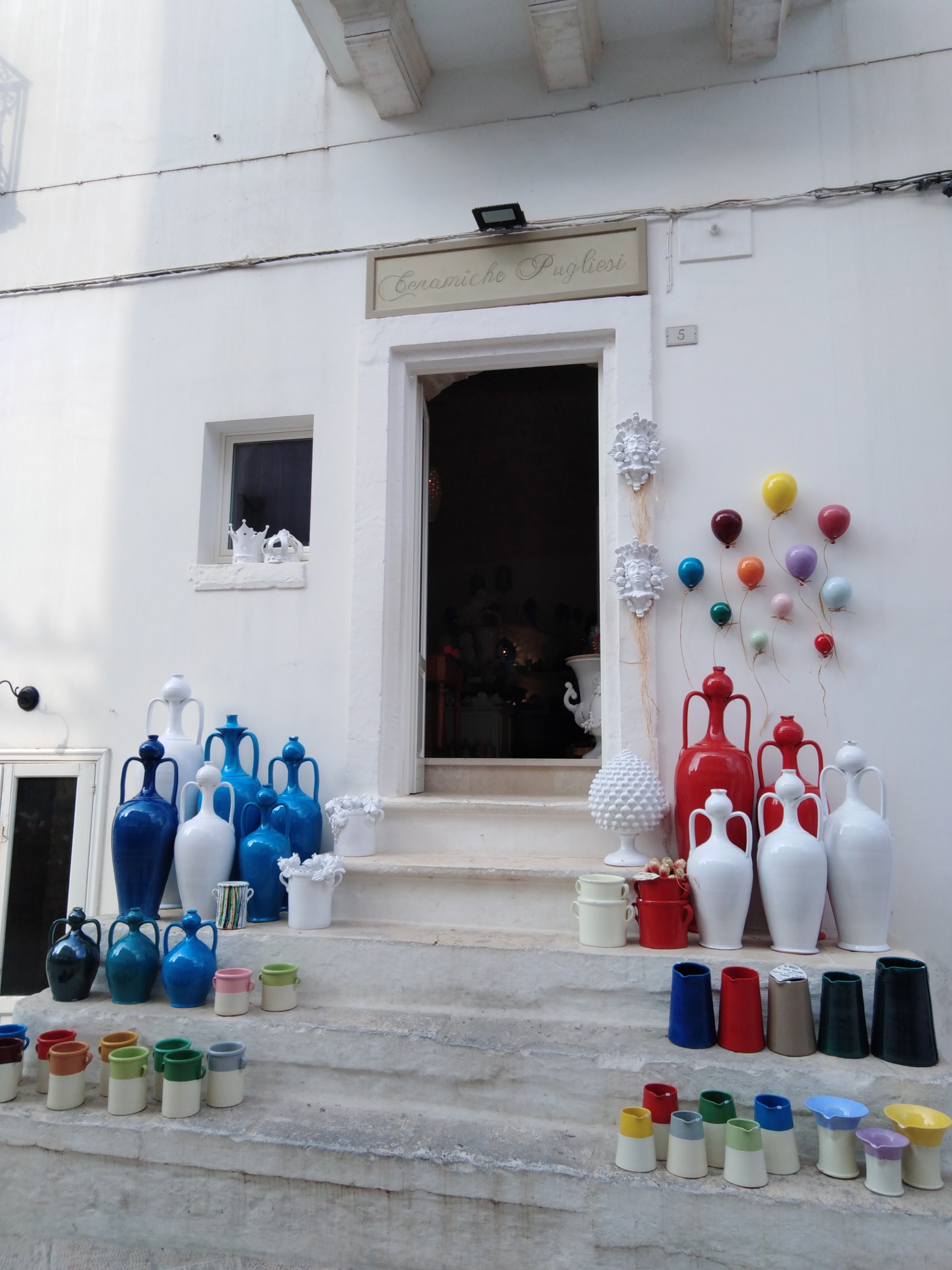 21-Artigianato-multicolore-a-Locorotondo
