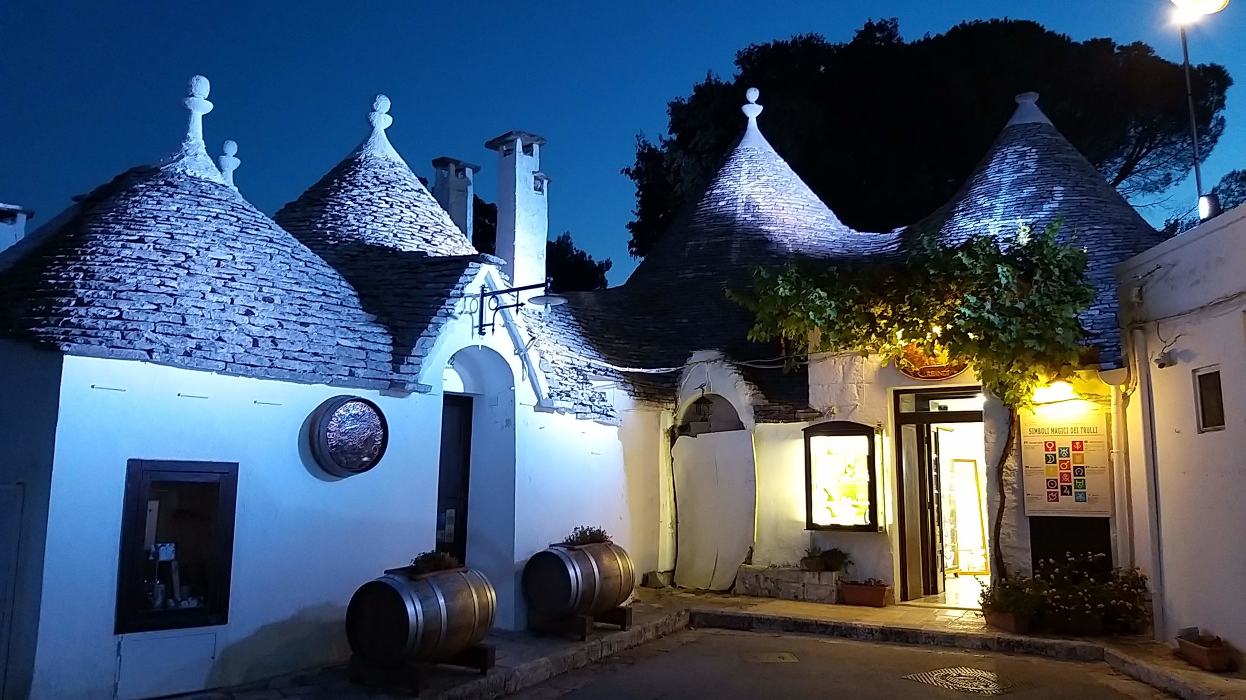 28-emozioni-notturne-ad-Alberobello